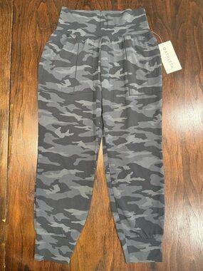 Athleta Salutation Camo Jogger NWT Grey High Rise Powervita Yoga Pants Women'sSP